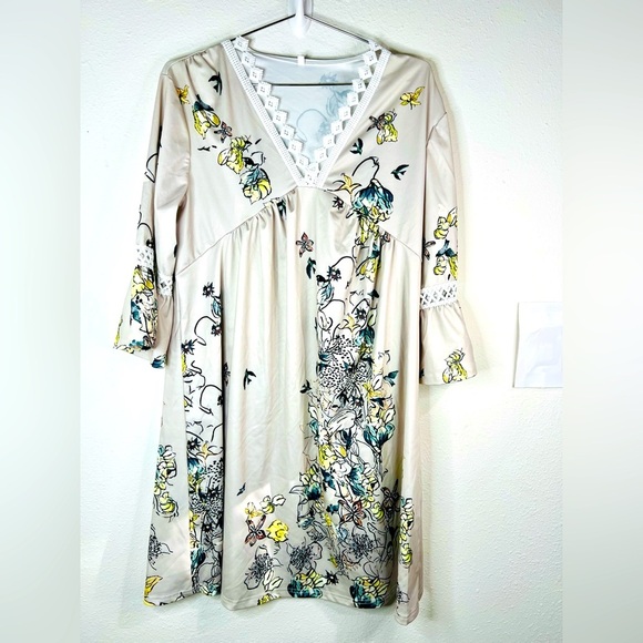 Women’s Floral Tunic Dress Size Large Lace Trim Bell Sleeve Boho Style 35.5” - Picture 3 of 7